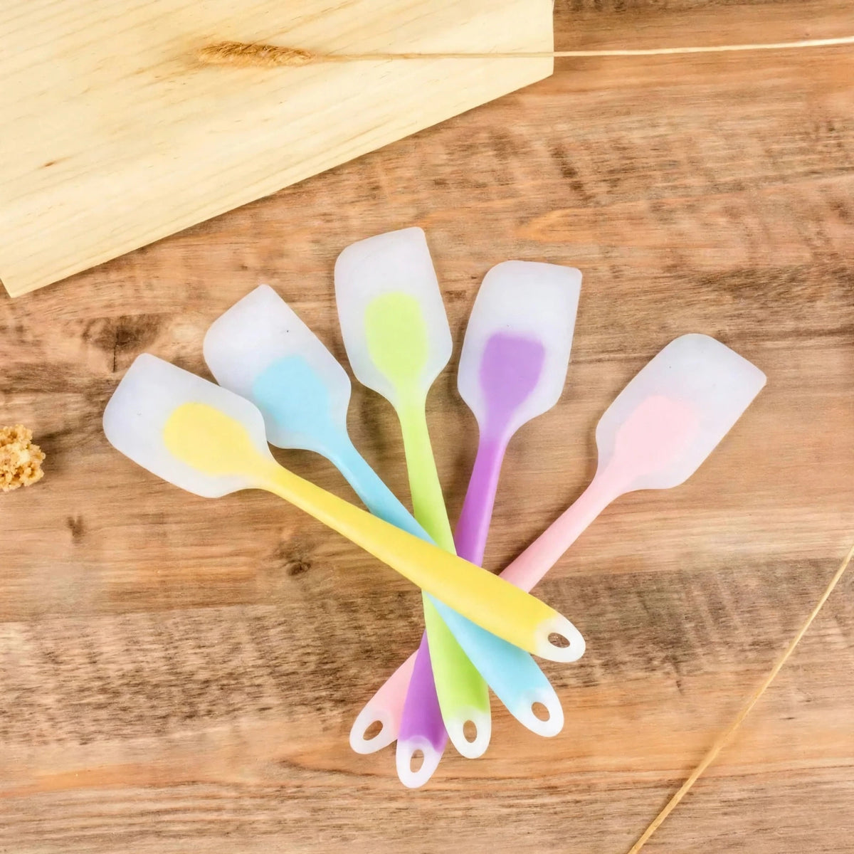 Heat-Resistant Silicone Spatula – eco-friendly kitchen tool from Peakora (4 of 15)